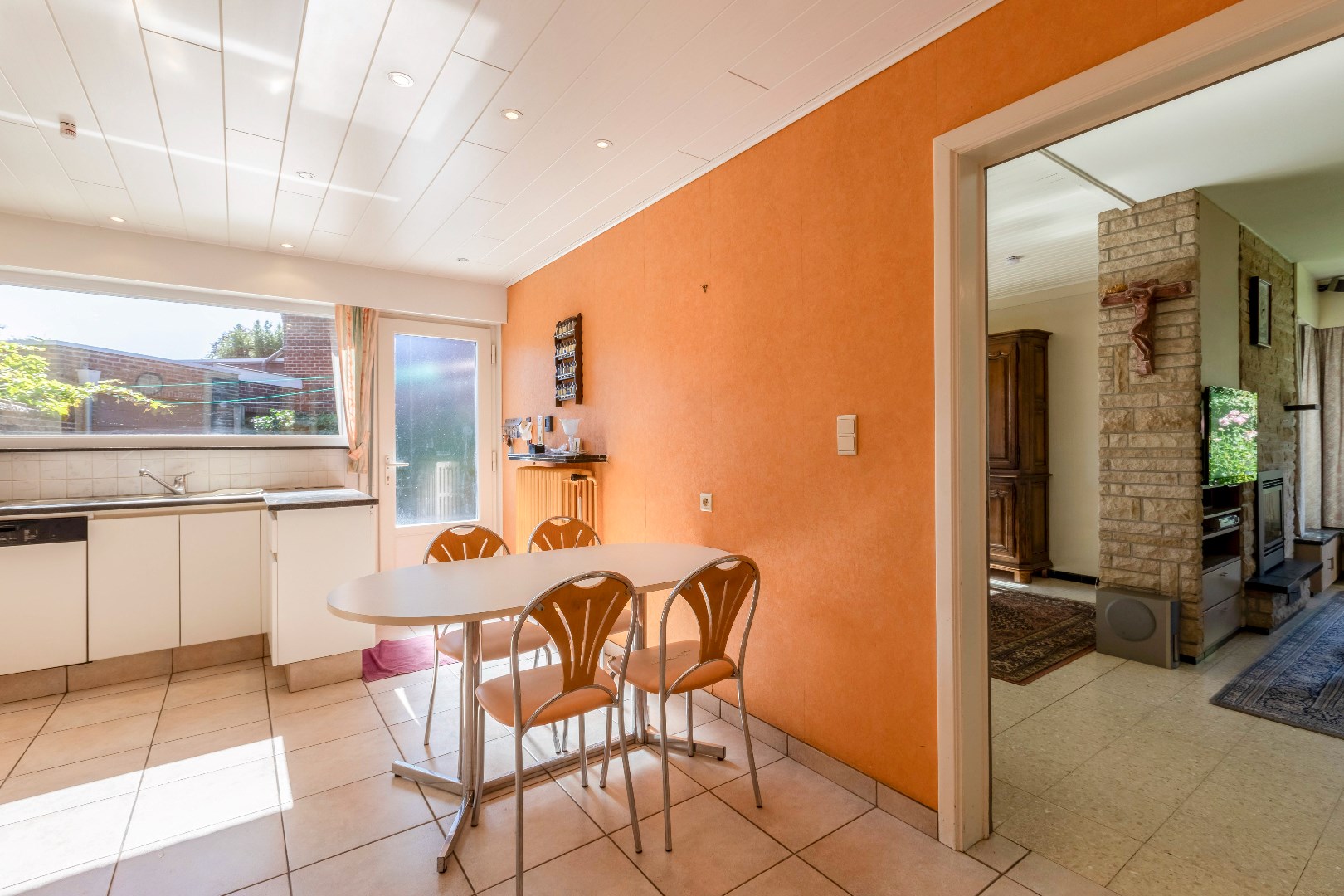 VERKOCHT - Ruime half open bebouwing met garage te Merelbeke 