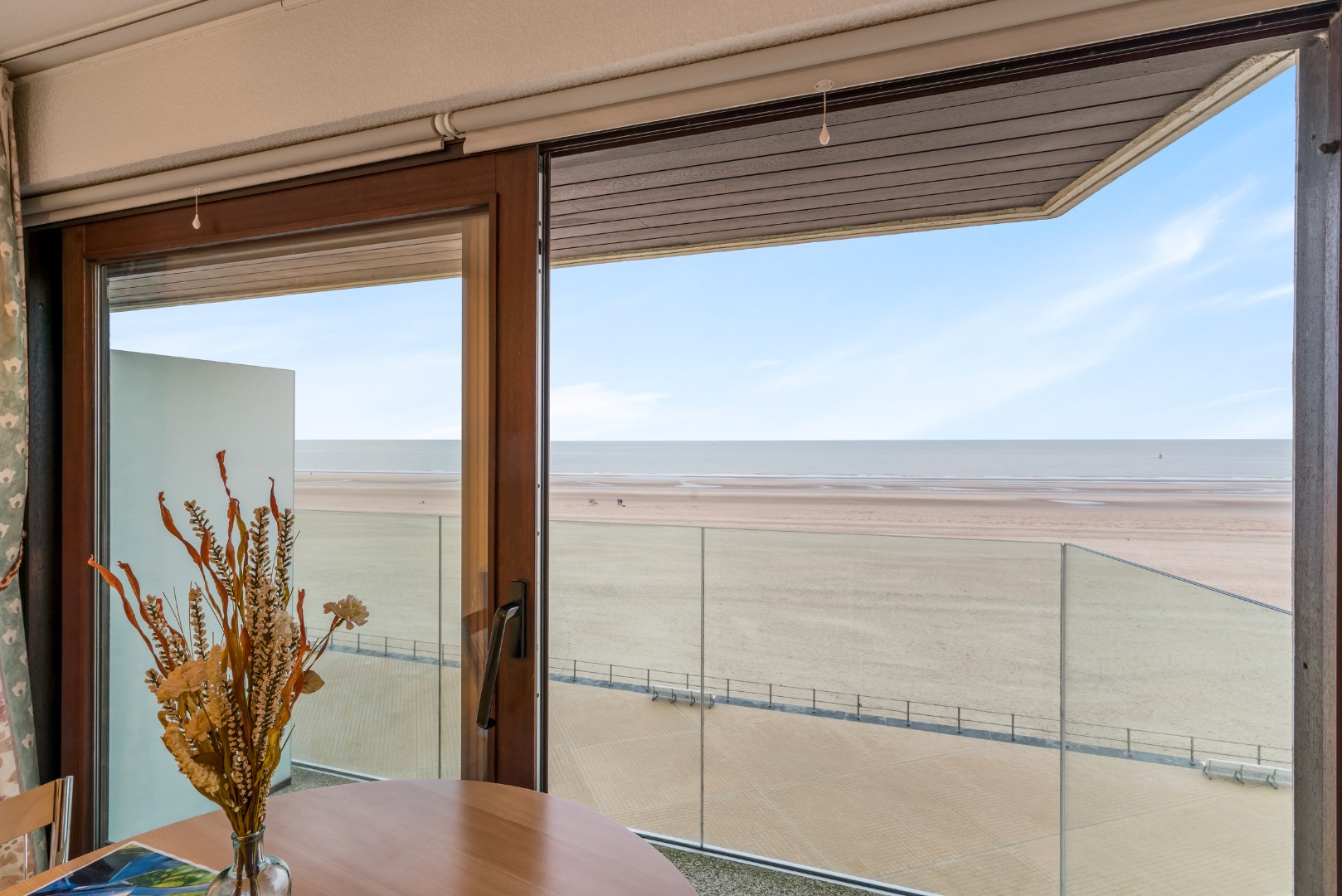 STUDIO MET FRONTAAL ZEEZICHT EN TERRAS 