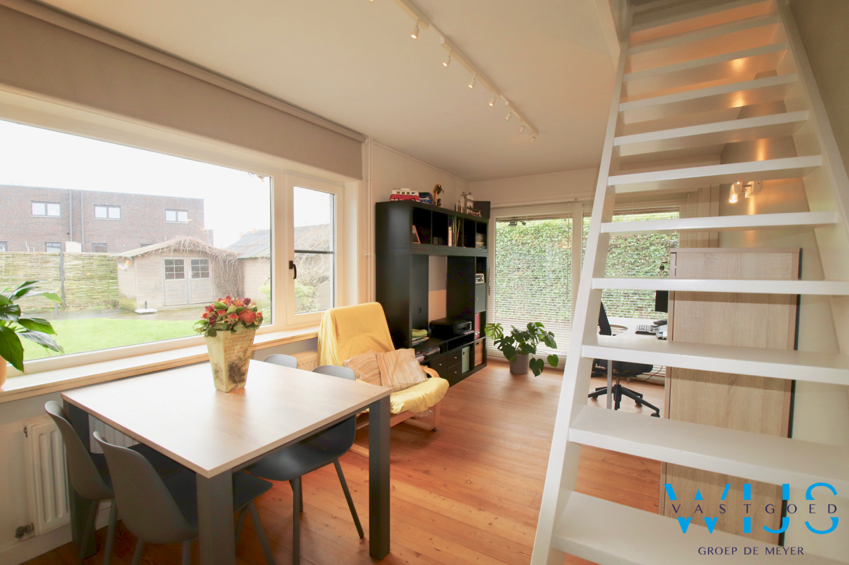 Instapklaar stijlvol woonhuis met leuke tuin te Assenede ! 