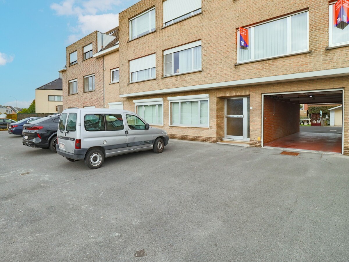 Ruim appartement met 3 slaapkamer en garage in Heule te koop! 