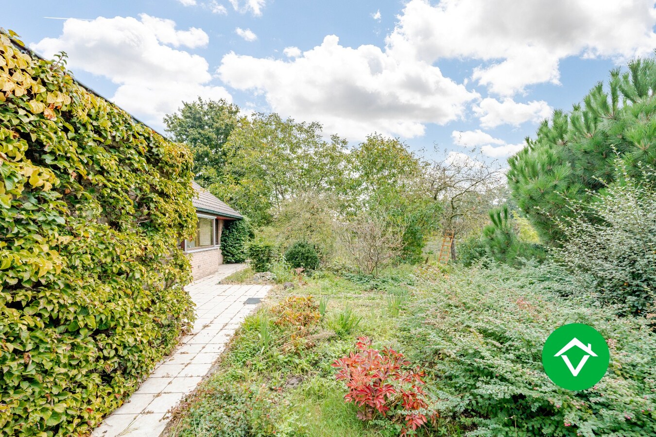 Charmante alleenstaande bungalow met zonnige tuin en garage in Torhout 