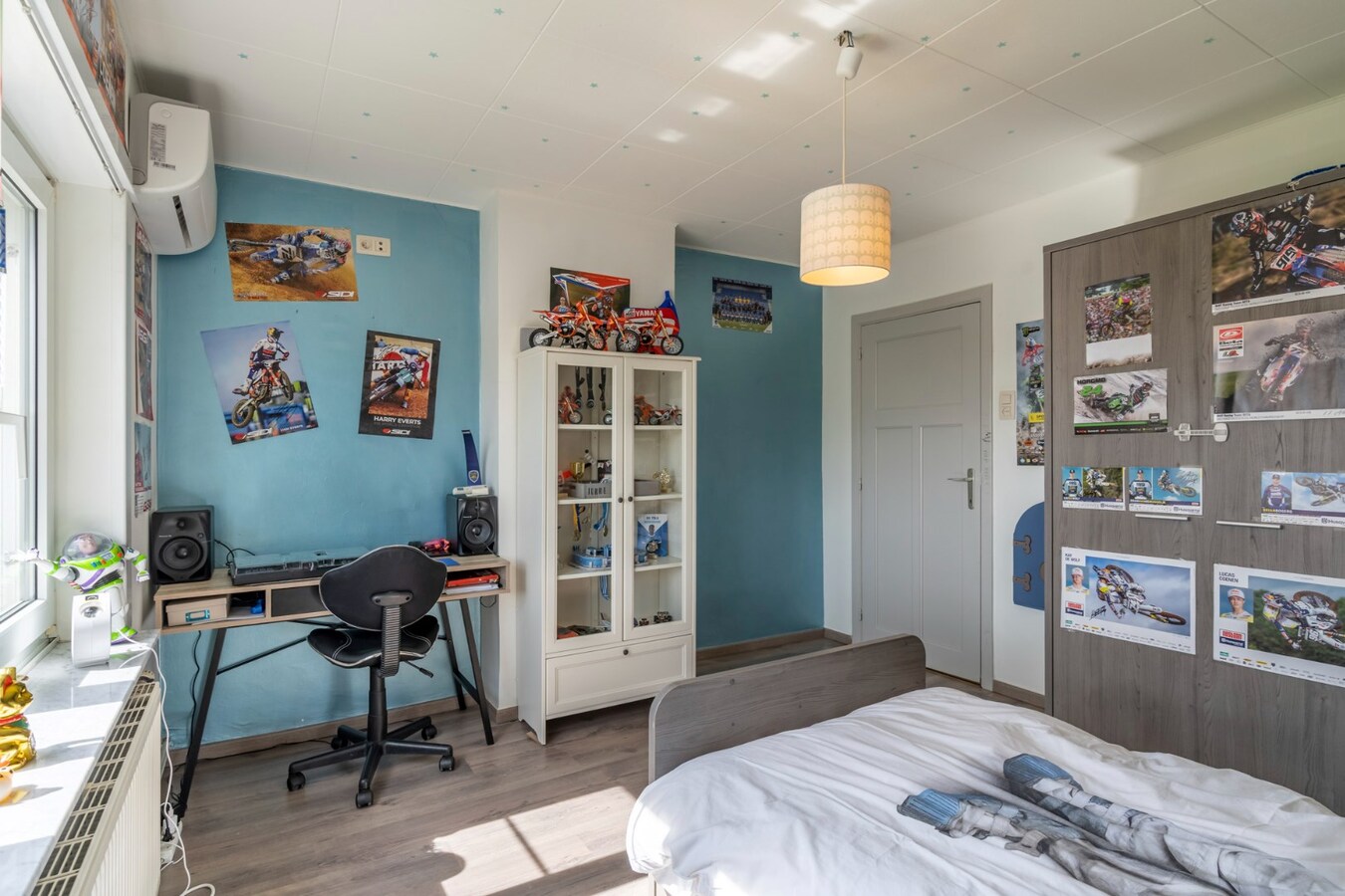 Ruime woning met 4 slaapkamers op een zeer ruim perceel. 