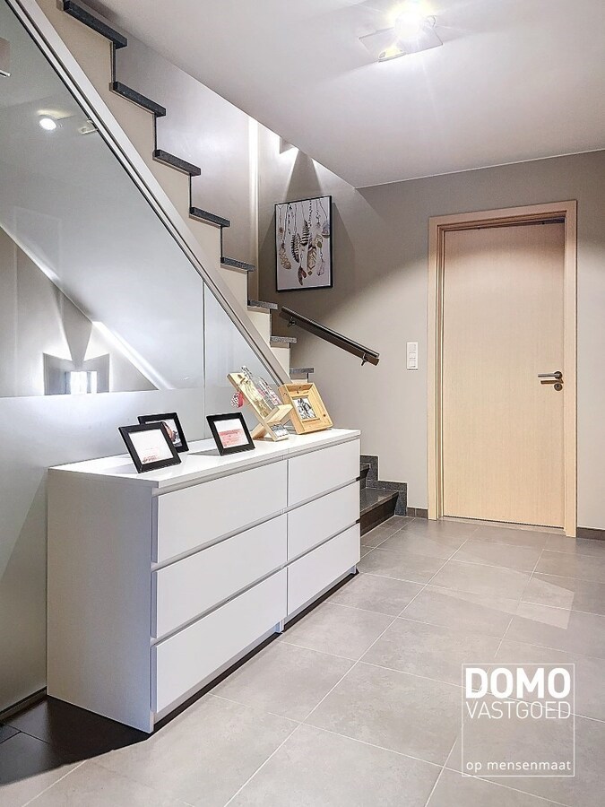 Instapklare en zeer ruime woning te Kuringen. 