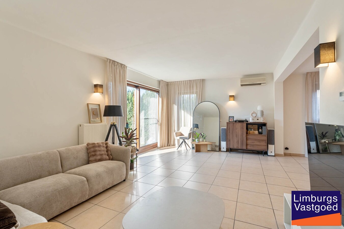 Recent Gerenoveerd appartement met tuin en terras, 2 slaapkamers, In Rekem 