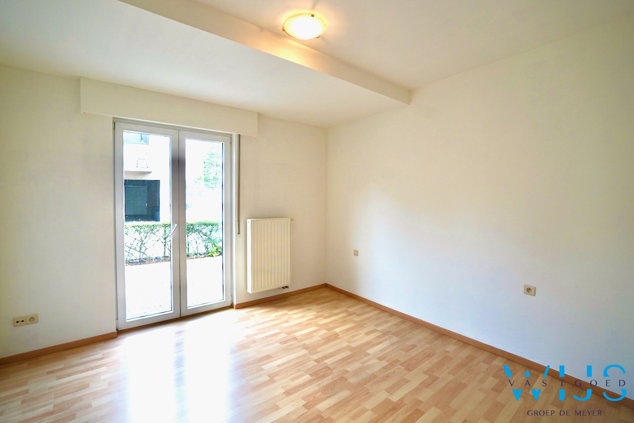 Gelijkvloers appartement met ruim terras in het centrum Ertvelde ! 