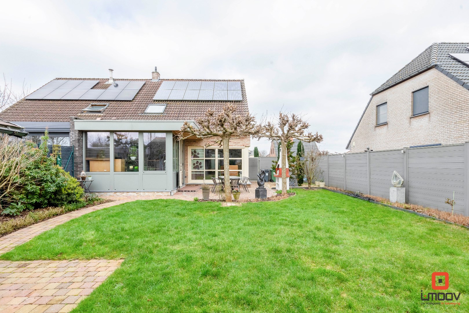 Perfect gelegen gezinswoning met prachtige tuin 