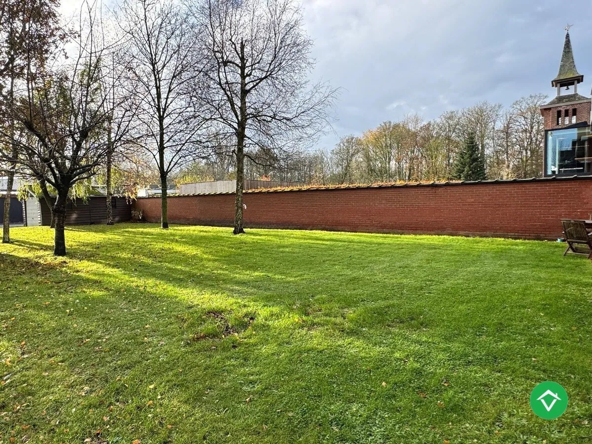 Gerenoveerd (2025) appartement in het centrum van Koekelare met garage 