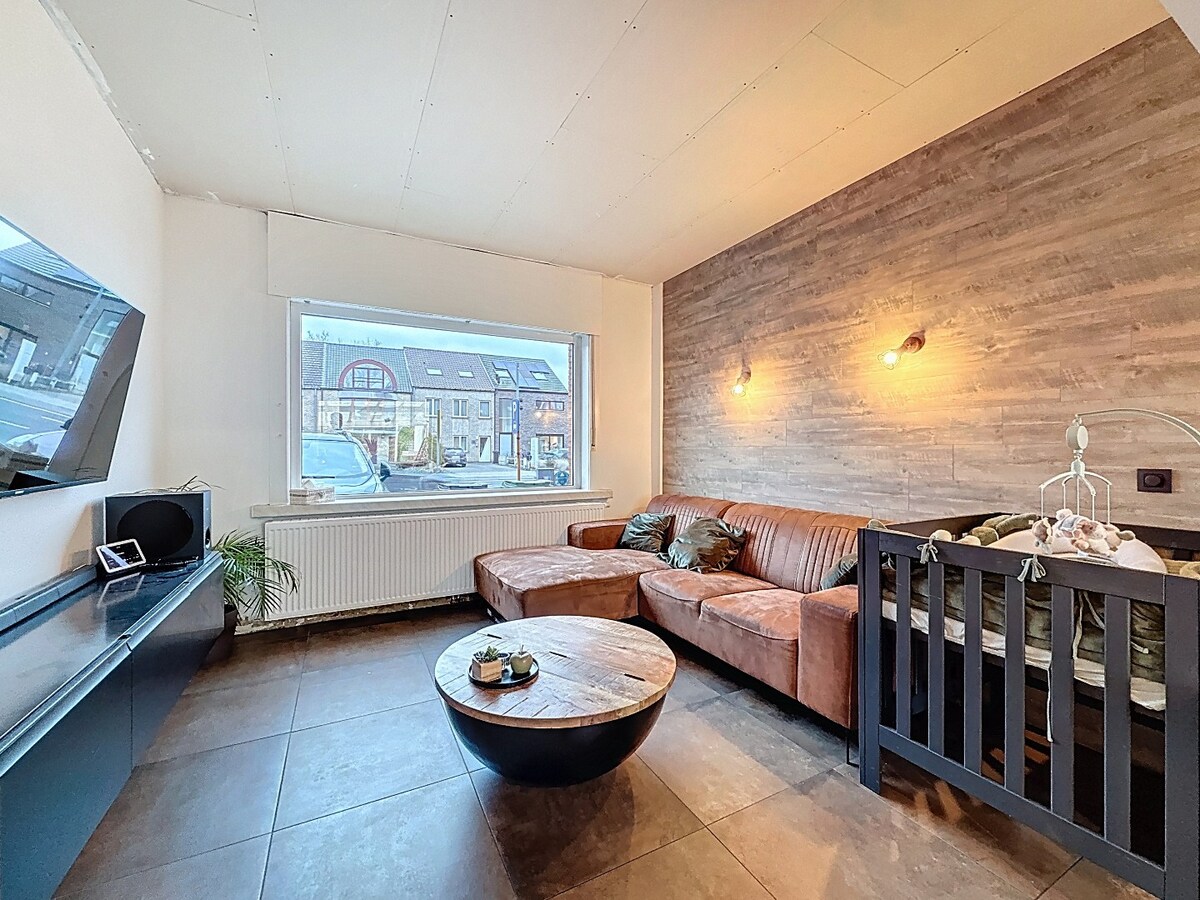 Grotendeels gerenoveerde woning met tuin te Aalst 