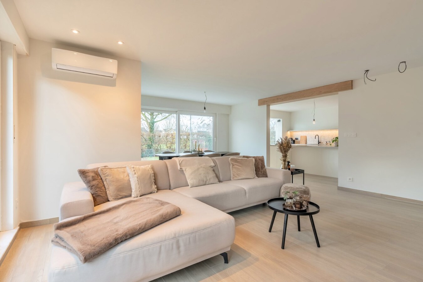 Prachtige ruim gerenoveerde woning. 