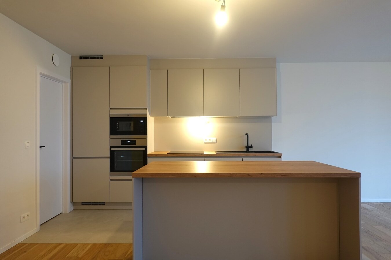 Prachtig afgewerkt nieuwbouwappartement in centrum De Haan met garagebox 