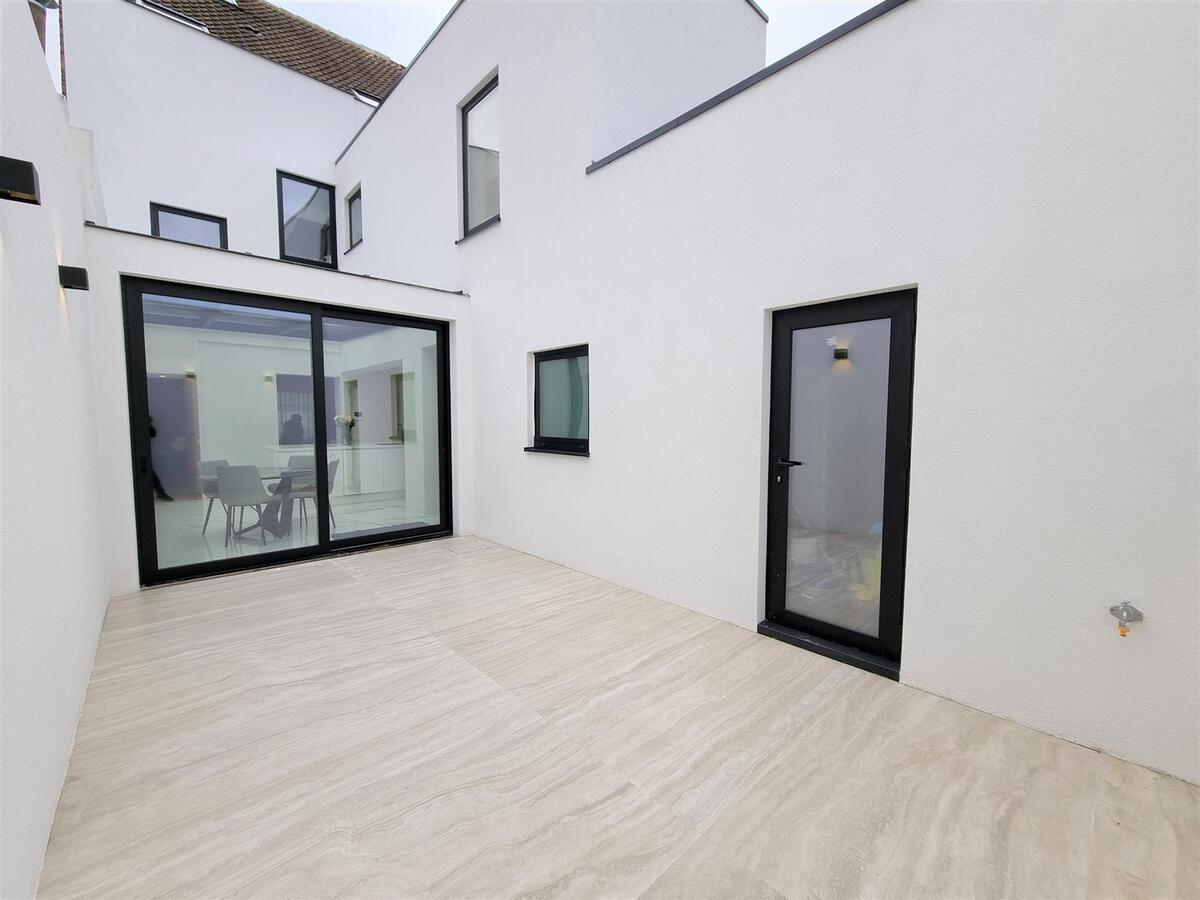 Subliem gerenoveerde woning met 5 slaapkamers &amp; 3 badkamers - Heist 