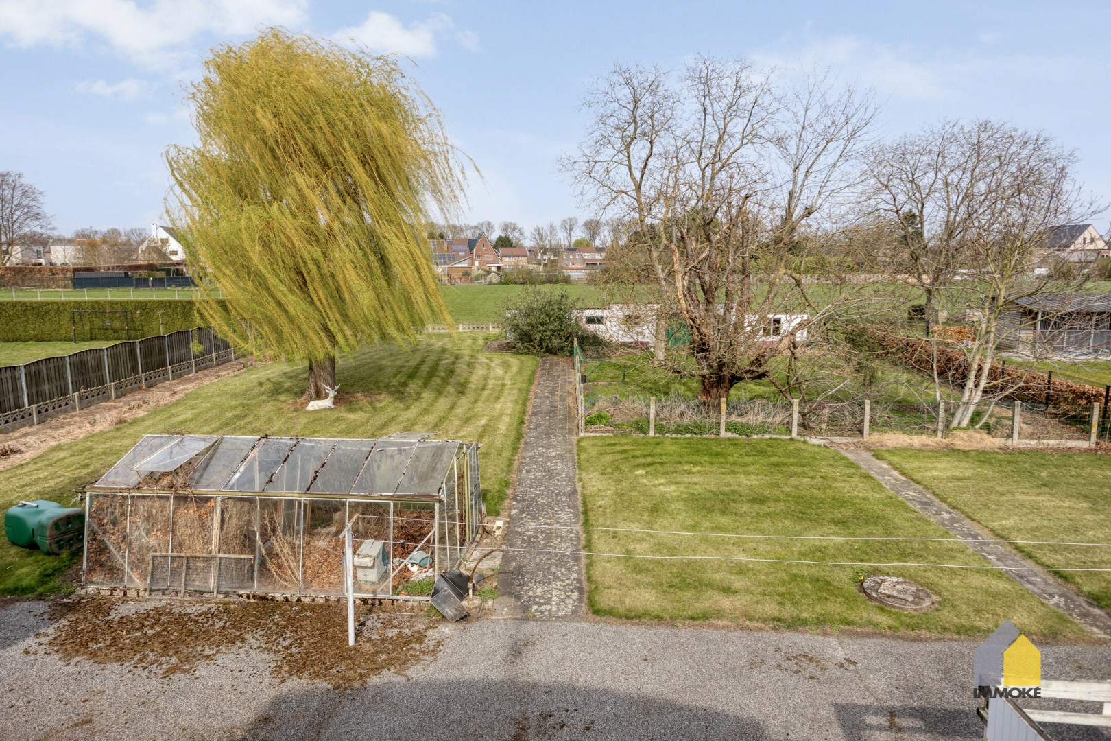 Te renoveren, statige woning op mooi perceel van 23 a 90 ca. 