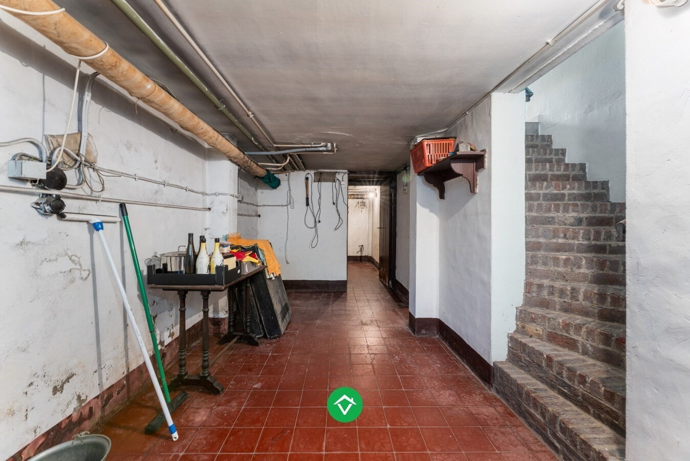 Ruime woning met 7 slaapkamers en loods (320m²) in centrum Roeselare 