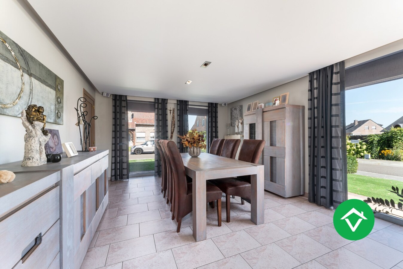 Ruime open bebouwing met 4 slaapkamers en 3 garages in Kortemark 