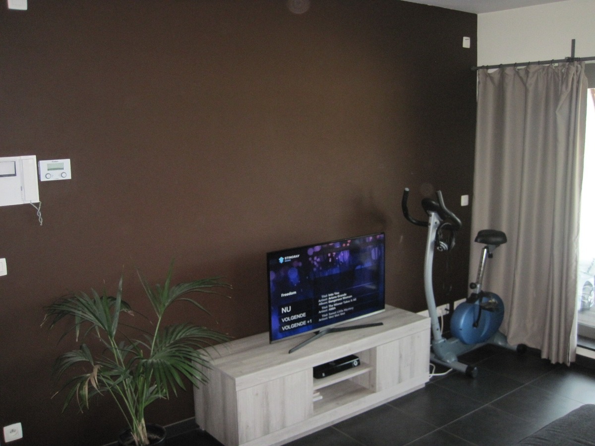 Eigentijds appartement op de 1° verdieping (met terras). Uitstekend gelegen. 