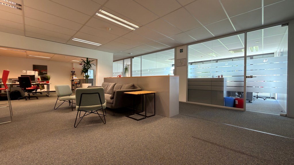 Gelijkvloerse kantoren te koop langs Singel in Antwerpen