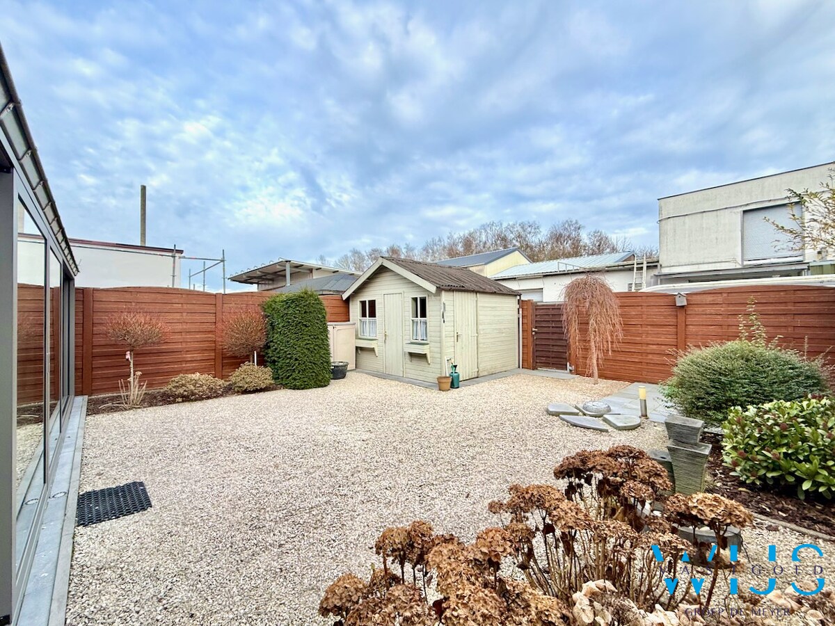 Enorm ruime gezinswoning met 4 slaapkamers te Eeklo ! 