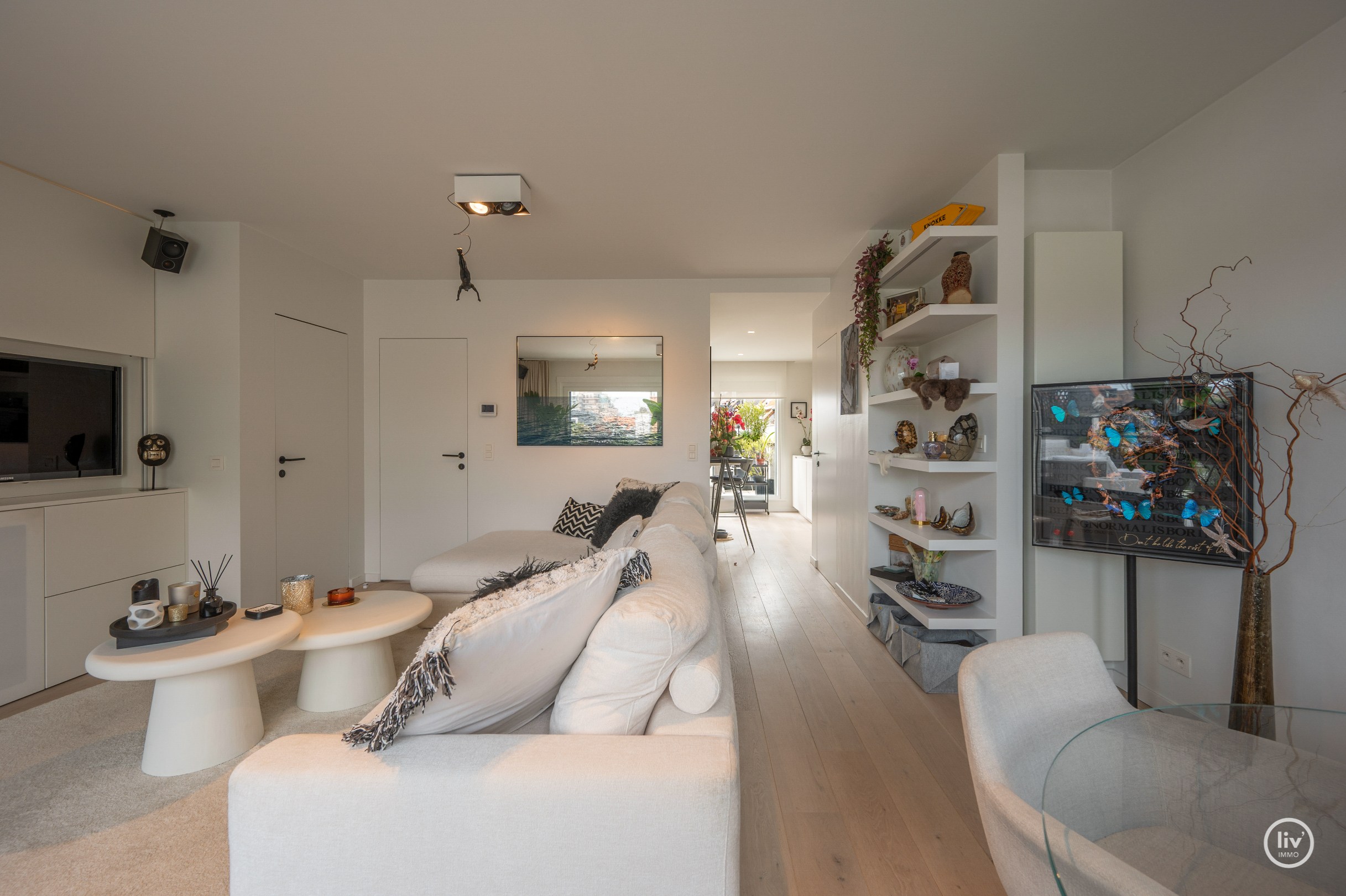 Prachtig, gerenoveerd penthouse op een topligging in de Blancgarinstraat te Knokke. 