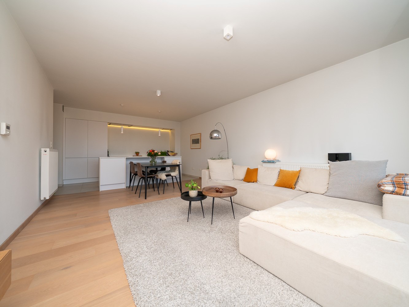Recent 2-kamer appartement met terras, parking en kelder 