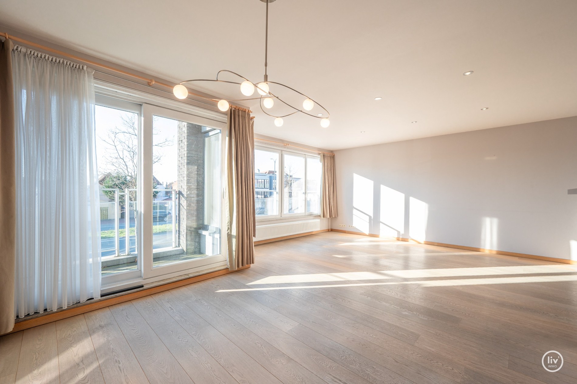 Centraal gelegen 2 slaapkamer appartement met ruime terrassen in een recent gebouwde residentie (met mog. tot aankoop van inpandige garage) 