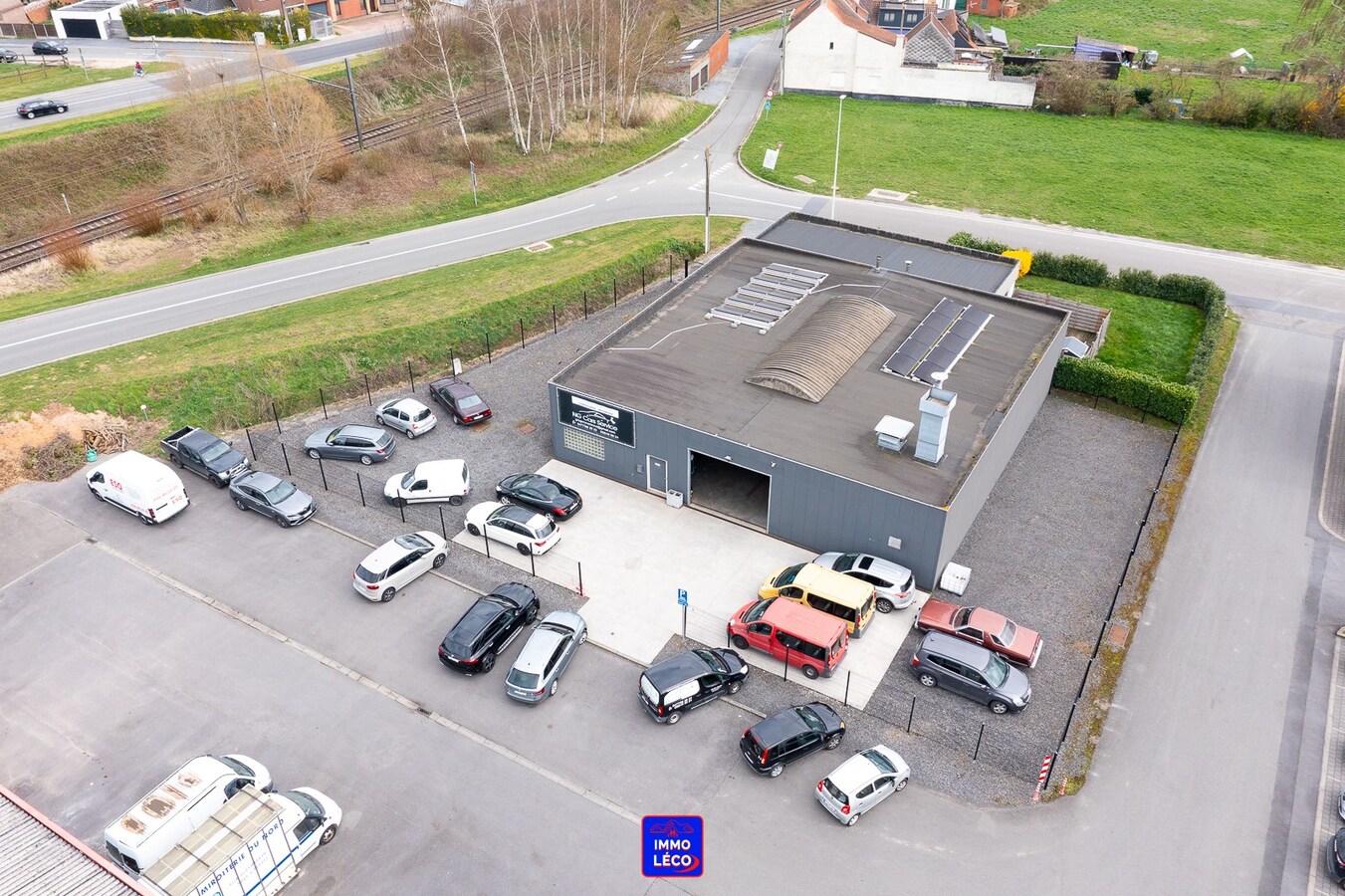 Entrepôt/Atelier de 400m², grand parking, logement indépendant, TOP SECTEUR ! 