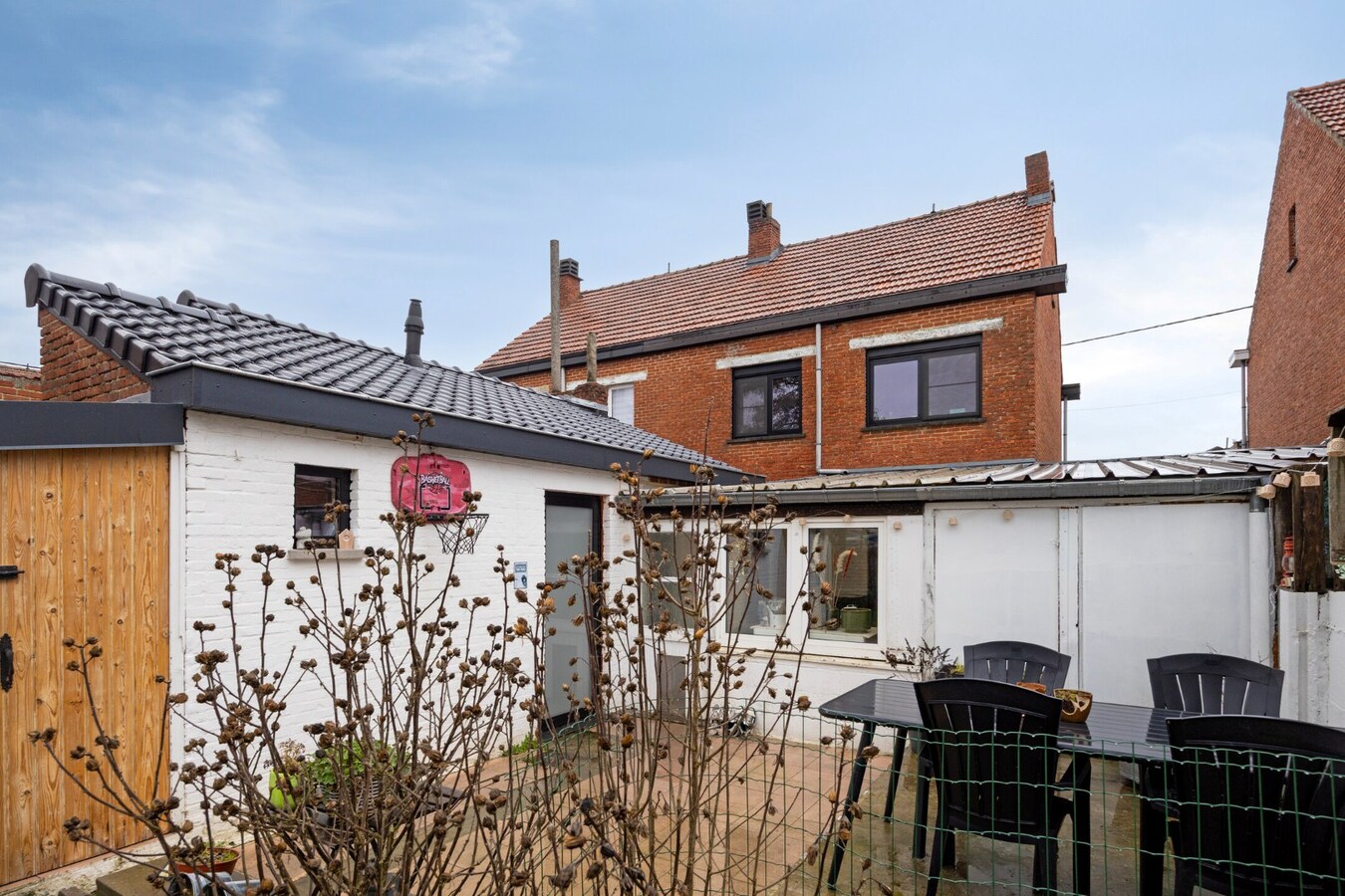 Instapklare woning met 3 slaapkamers en tuin. 