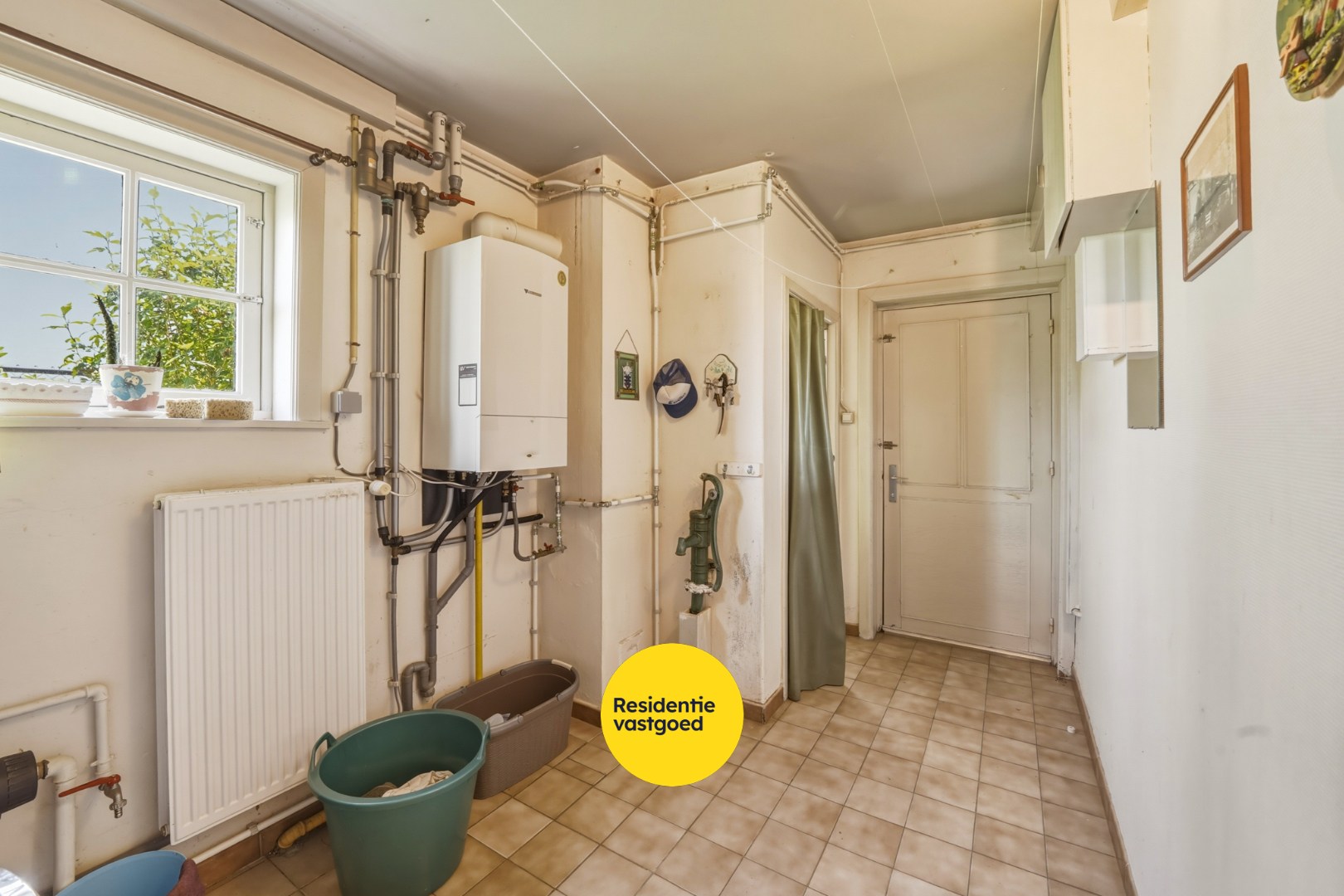 Te renoveren open bebouwing met 3 slaapkamers en ruime tuin in Roksem 