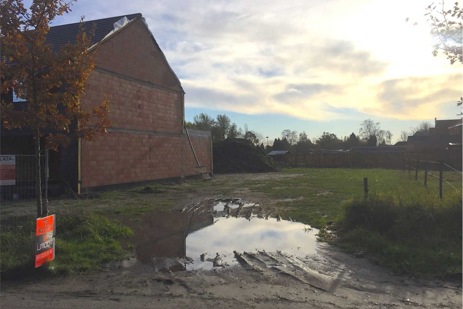 Mooi perceel voor halfopen bebouwing 