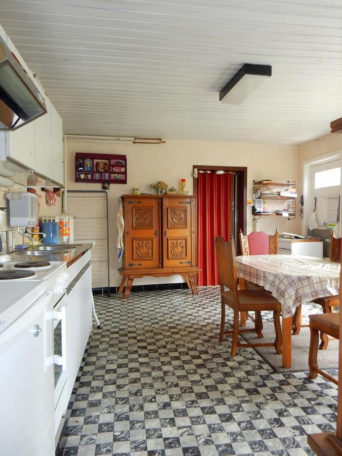 Te renoveren woning met veel mogelijkheden 