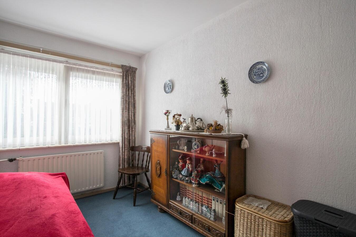 Nette 2-kapper met 4 slaapkamers en privacy biedende tuin gelegen op 346 m² ondergrond. 