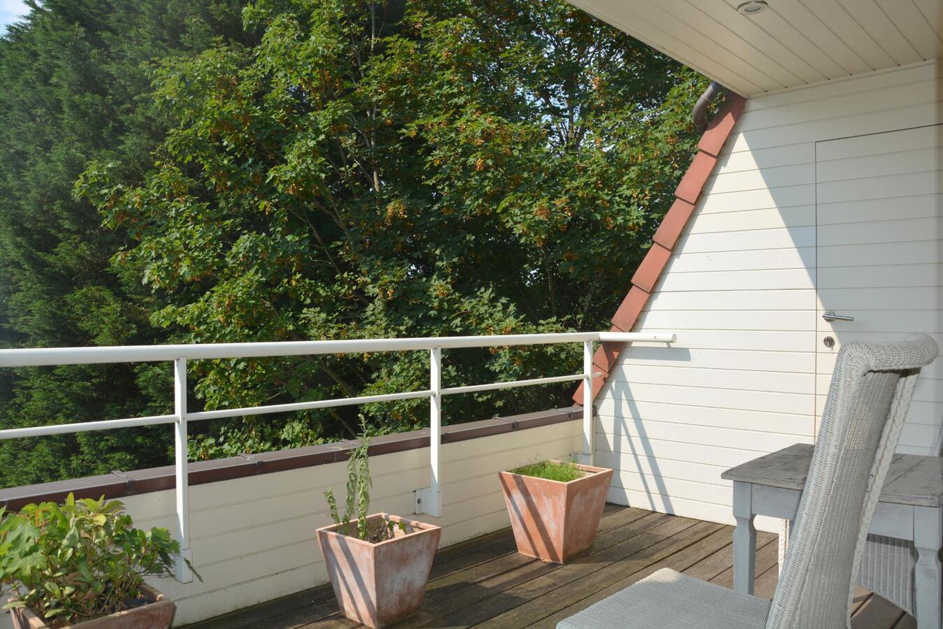 Hoekappartement met 3 slaapkamers in het groen 