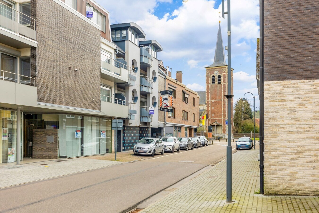 Modern en comfortabel gerenoveerd appartement op de eerste verdieping in het centrum van Neeroeteren 