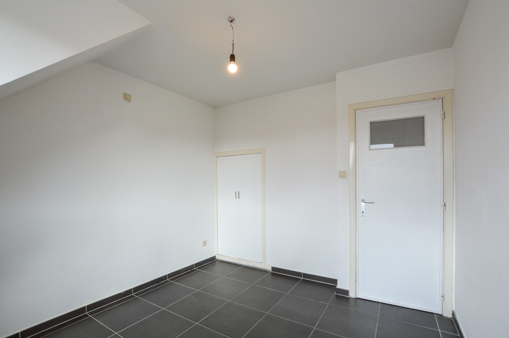 Zeer ruim duplexappartement met 2 slaapkamers te huur te Oostende 