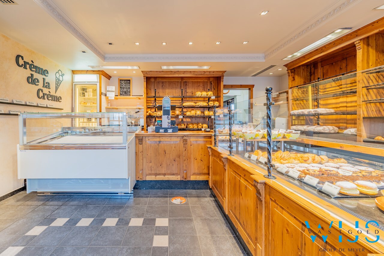 Goed draaiende bakkerij/handelspand te Ertvelde ! 