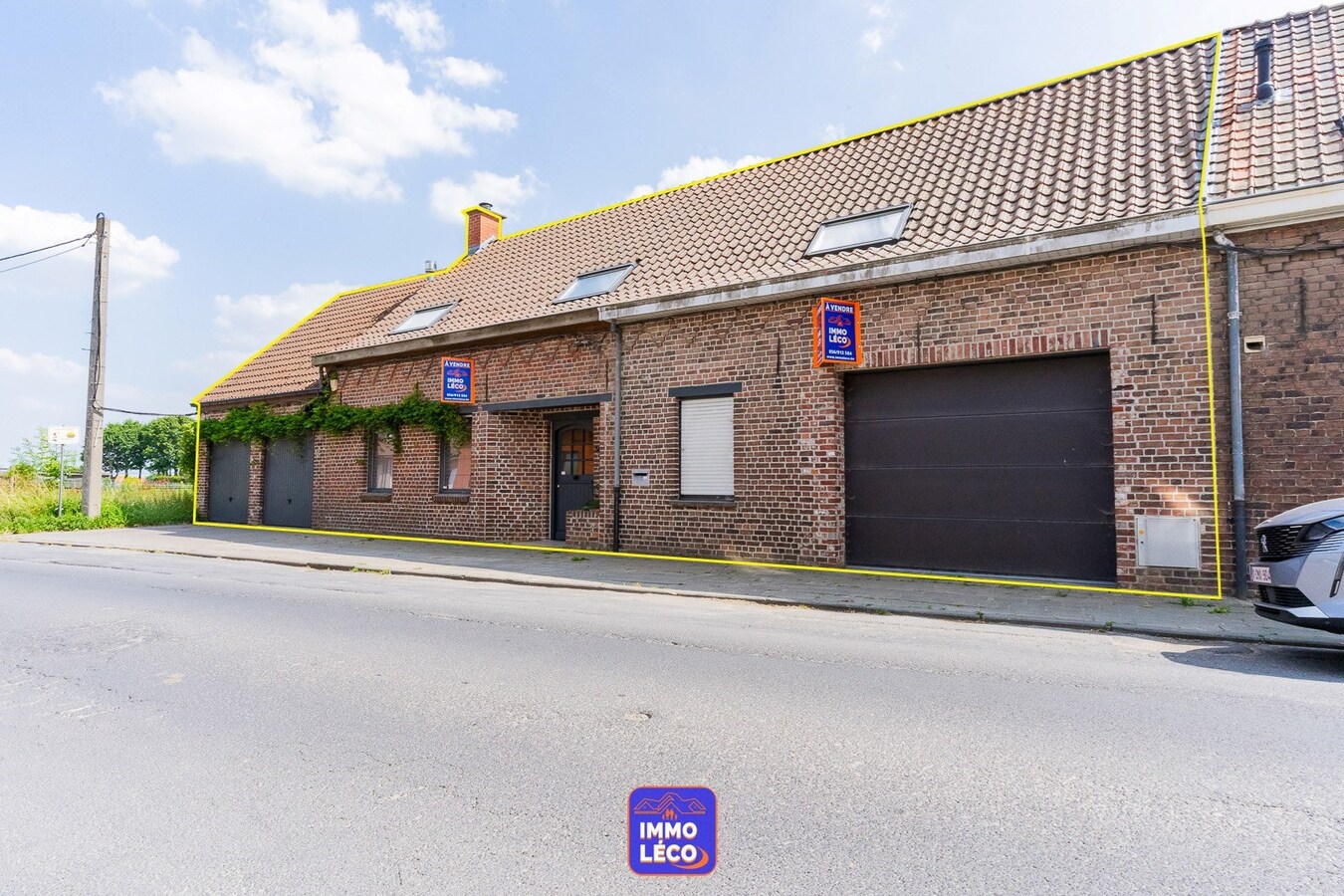 Maison aux volumes impressionnants, érigée sur 1457m², 4 garages, TOP SECTEUR ! COUP DE COEUR ! 