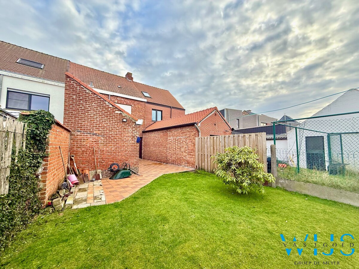 Te renoveren karaktervolle gezinswoning te Eeklo ! 