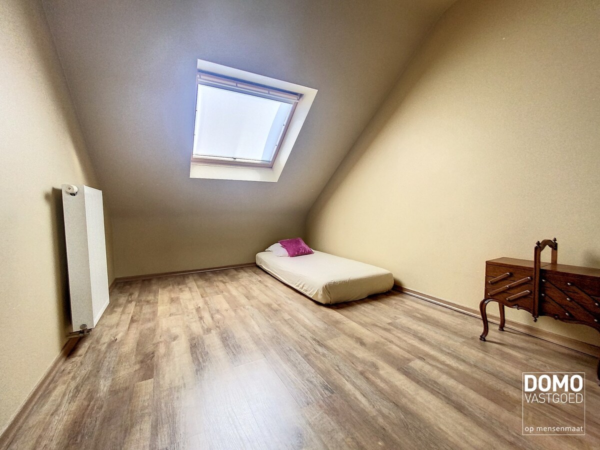 Ruime woning met tuin, garage en 3 slaapkamers vlakbij centrum Hasselt 