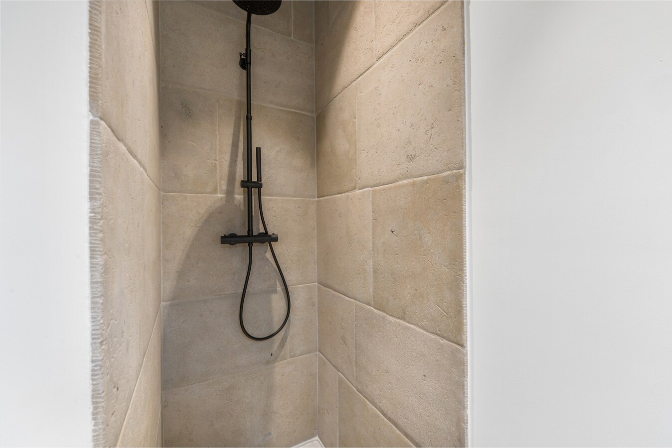 Luxueuze totaalrenovatie | ruim 2 slaapkamer appartement 