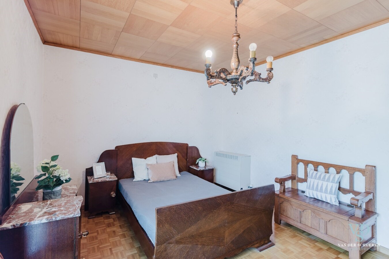 Gelijkvloerse villa.    Op 1 km van de Schelde. 