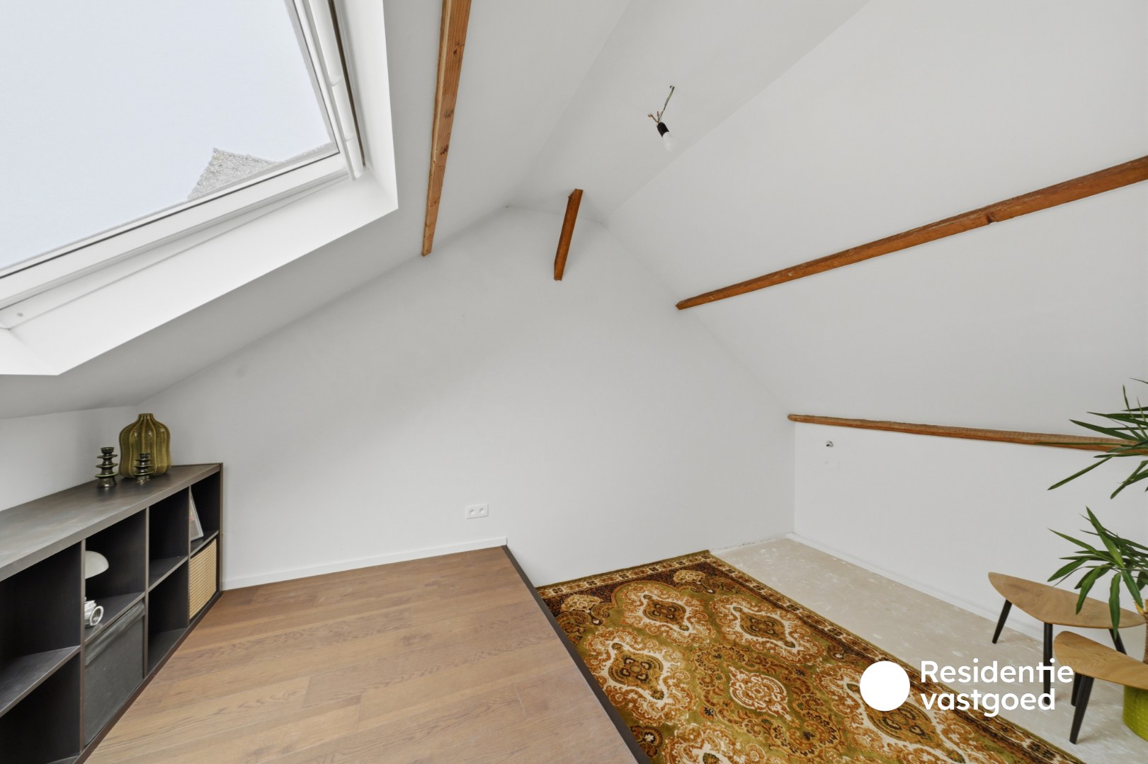 Stijlvolle en energiezuinige halfopen bebouwing met zonnige tuin 
