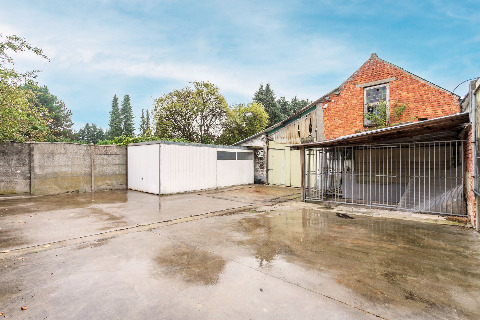 Te renoveren woning met loods nabij centrum Halle 