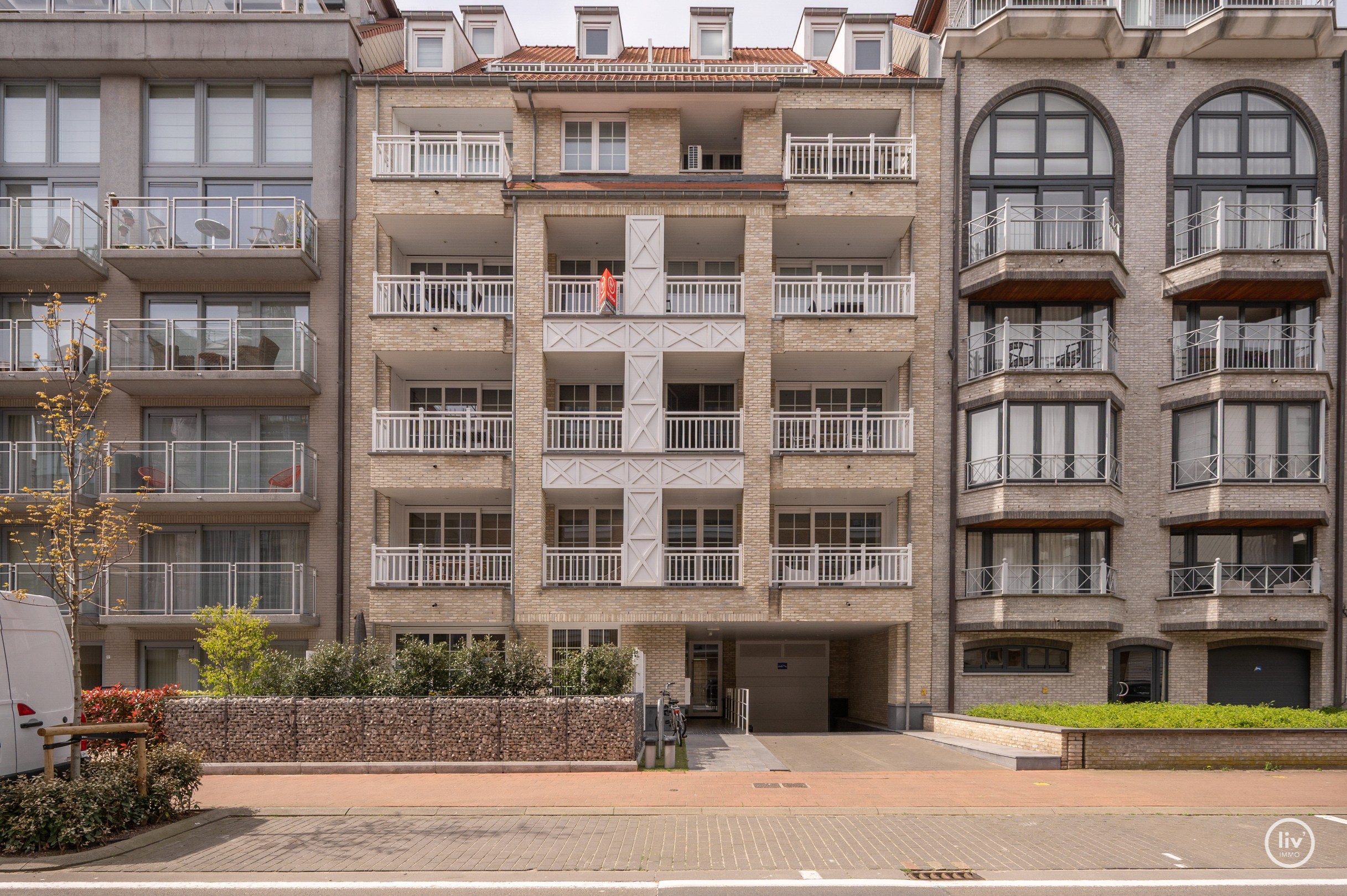 Appartement spacieux et récent (2015) avec une agréable terrasse dans un emplacement agréable sur l'avenue Léopold à Knokke. 