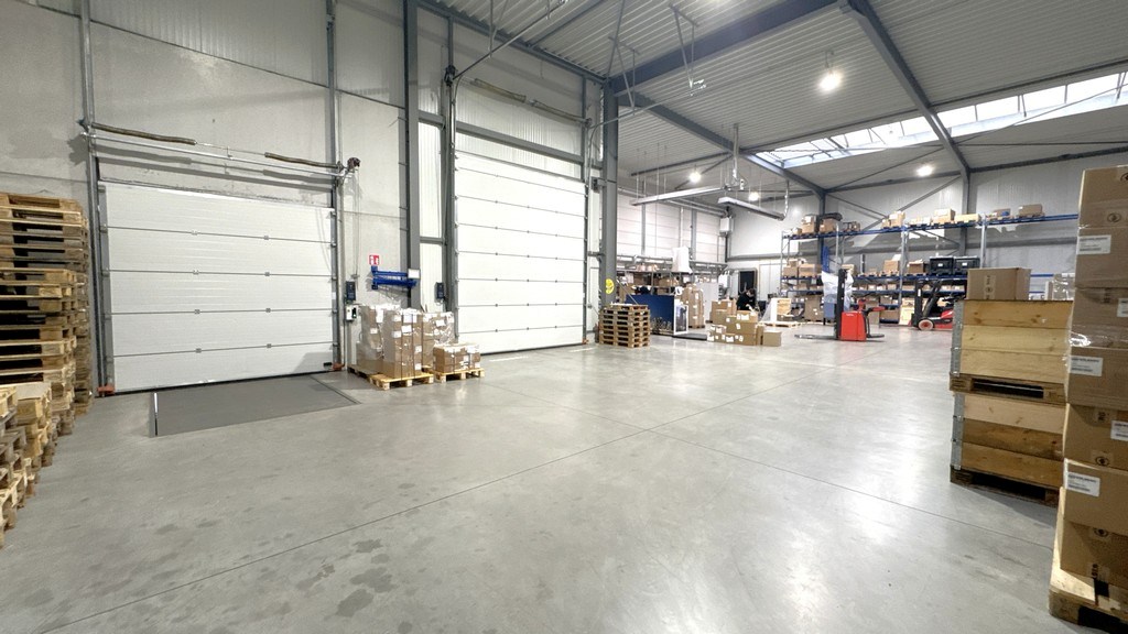 Logistiek bedrijfspand te koop aan A12 in Willebroek