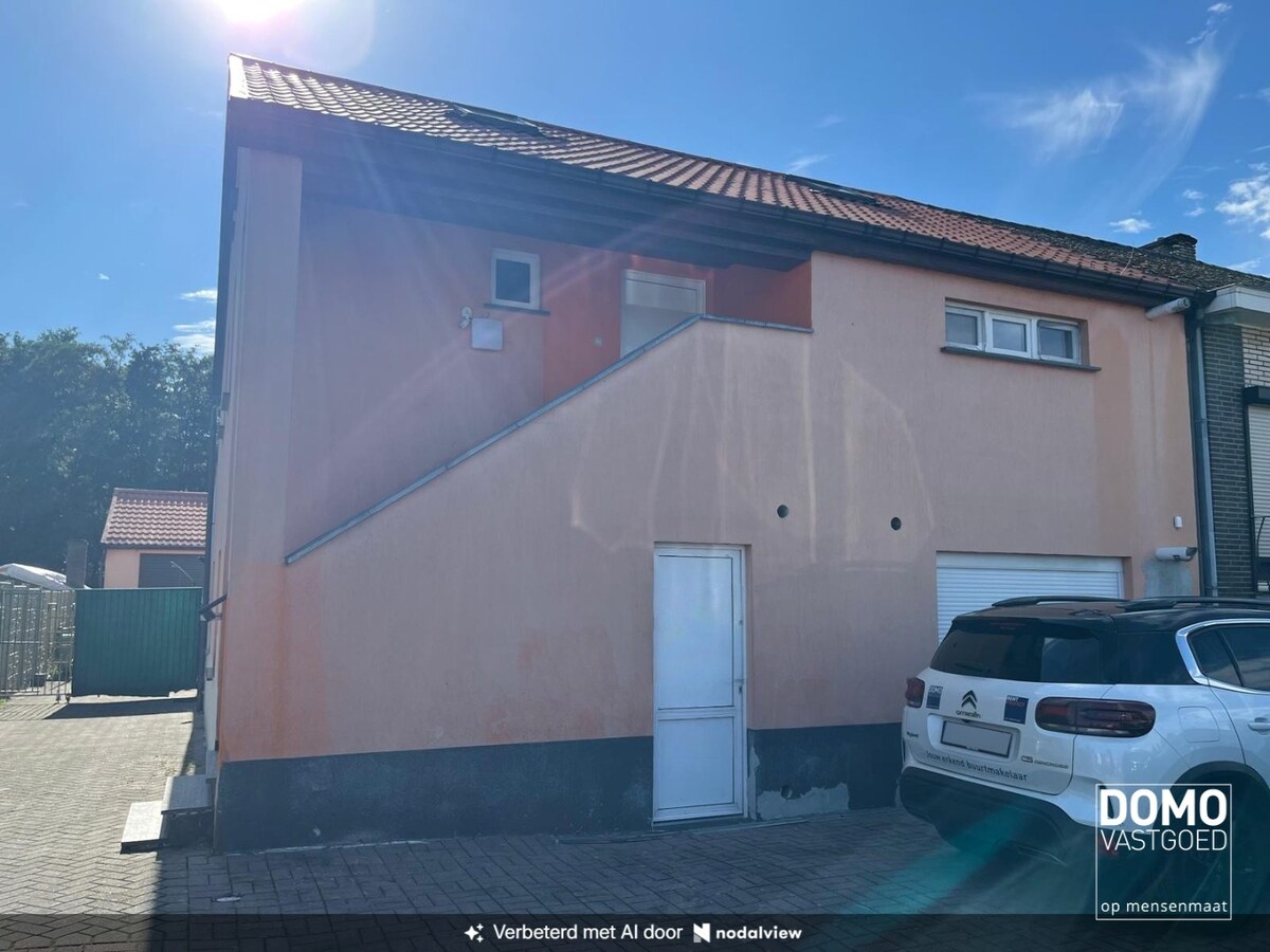 DUPLEXAPPARTEMENT MET TERRAS TE STOKROOIE 
