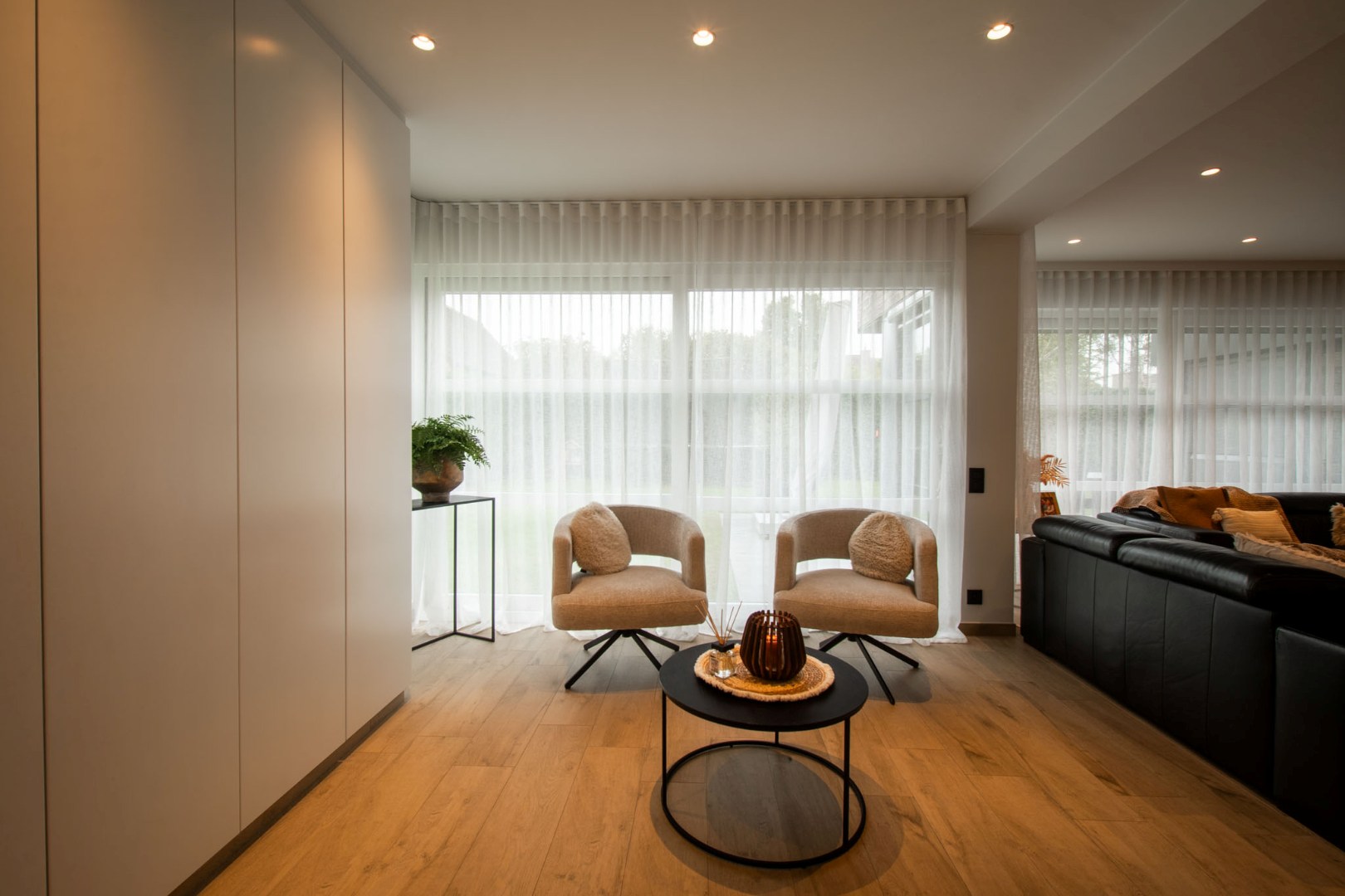 Verrassend luxueus afgewerkte woning met tuin en garage 
