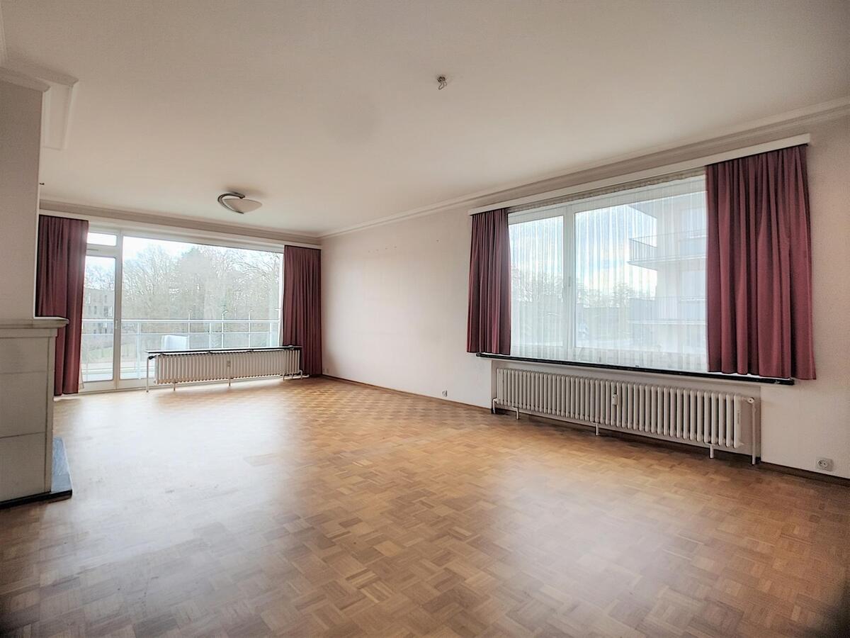 Een ruim (110m²), lichtrijk appartement MET garage op topligging aan het station - Brugge 