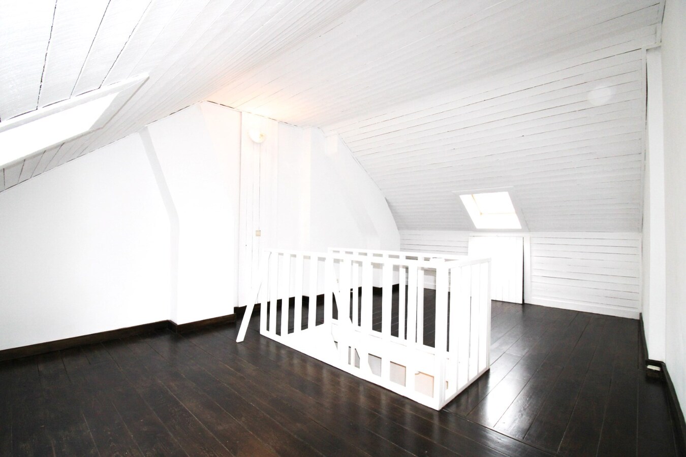 Charmante instapklare woning met 3 ruime slaapkamers en terras in het hartje Sint-Niklaas 