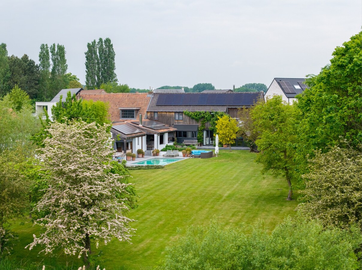 Karaktervolle woning met unieke uitstraling, omgeven door groen en absolute privacy 