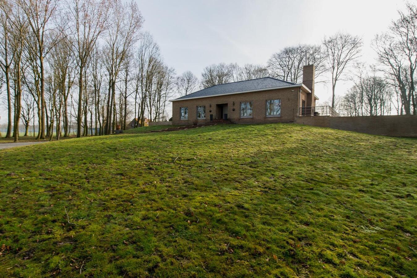 Uitstekend gelegen villa met prachtige vergezichten op 1ha28a21ca 