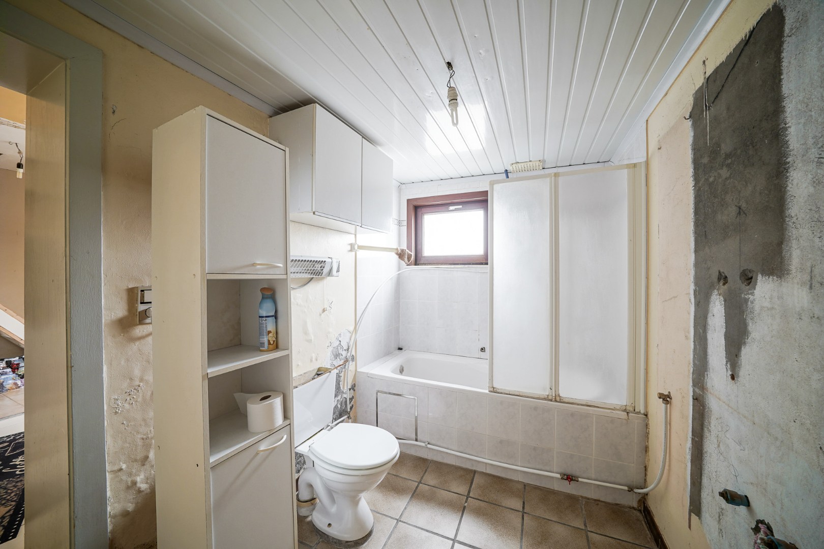 Alleenstaande woning op ruim perceel met vernieuwd woongedeelte en loods (80 m²) 
